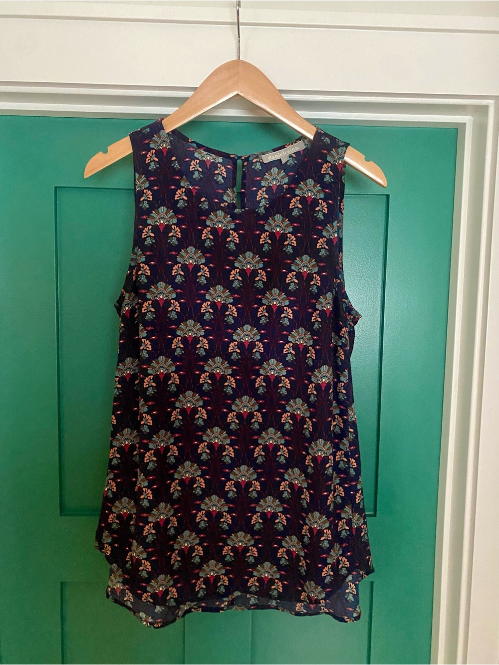 Daniel Rainn Navy Floral Sleeveless Tank/blouse.